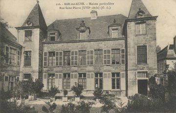 Un hôtel particulier transformé et ses trésors bibliographiques
