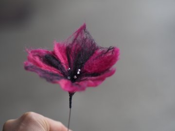 Atelier feutrage à plat : fleur, tableau ou col
