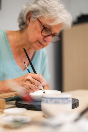 Démonstration de fabrication et de décoration de faïence
