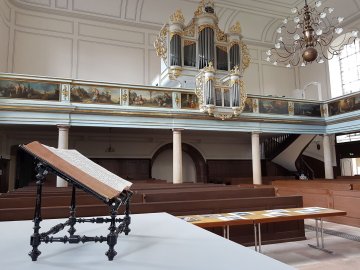 Découverte de l’église, des fondations au clocher