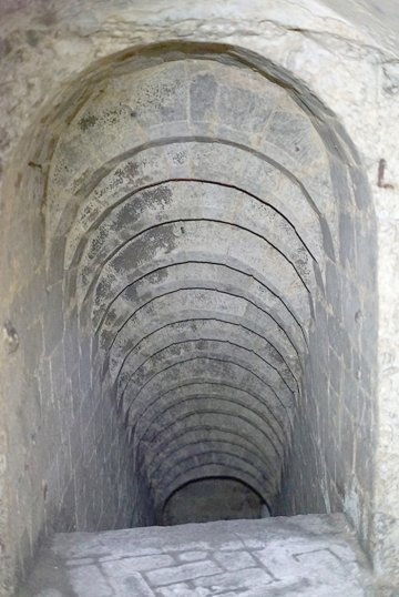 Visite guidée des caves médiévales du Mont de Piété de Valenciennes