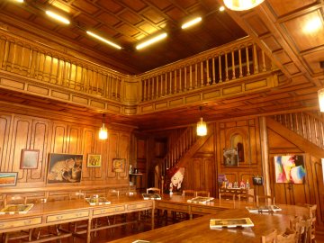 Visite des anciennes salles de la bibliothèque du Château du Lude                  au Bon Sauveur d'Alby