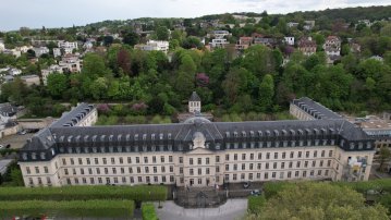 De la Manufacture royale de porcelaine à France Education international en passant par l’École normale supérieure de jeunes filles