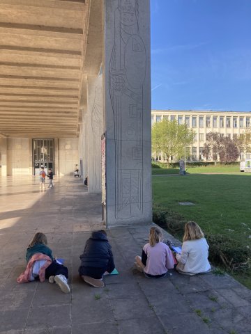 Levez les yeux ! À travers l'université et le château de Caen, suivez l'architecte !