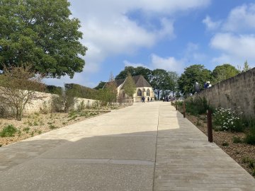 Levez les yeux ! Je découvre le château de Caen avec un médiateur