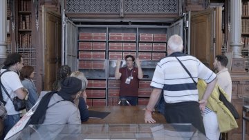Visite guidée des Grands Dépôts des Archives nationales en langue des signes française pour le public sourd et mal-entendant