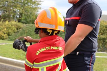 Amusez-vous dans le bus des sapeurs-pompiers