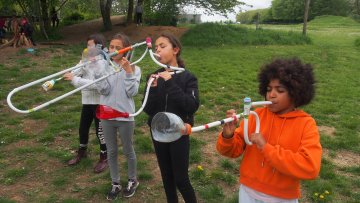 Atelier de fabrication d’instruments recyclés