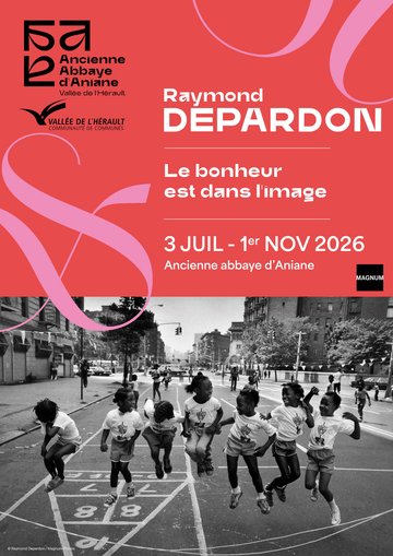 Exposition Le bonheur est dans l'image de Raymond Depardon à l'ancienne abbaye d'Aniane