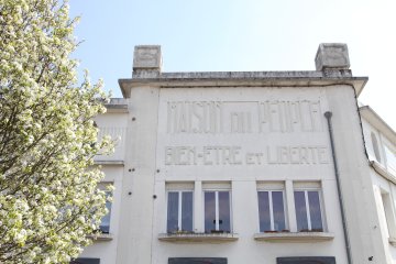 De la rue Victor Basch à la Maison du Peuple