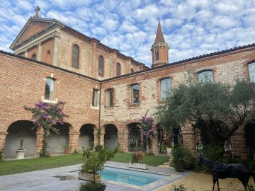 Visitez le cloître des Capucins rénové de l’église de la Madeleine, à Albi