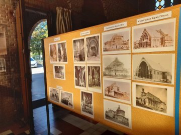 Visitez une église de style dombellotiste