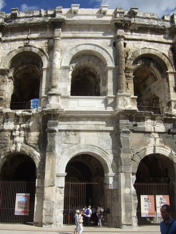 Restaurer les Arènes ?