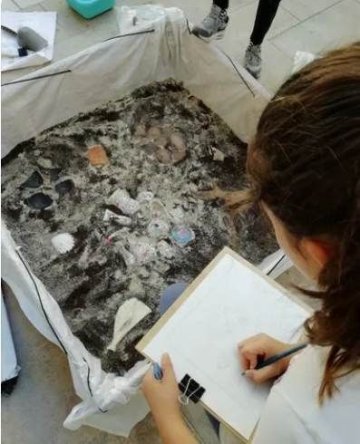 Atelier pour les enfants au labo du centre d'art le Lait