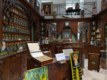 Visite guidée du musée de la pharmacie Albert Ciurana