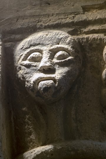Levez les yeux ! Parcours ludique "drôles de têtes"