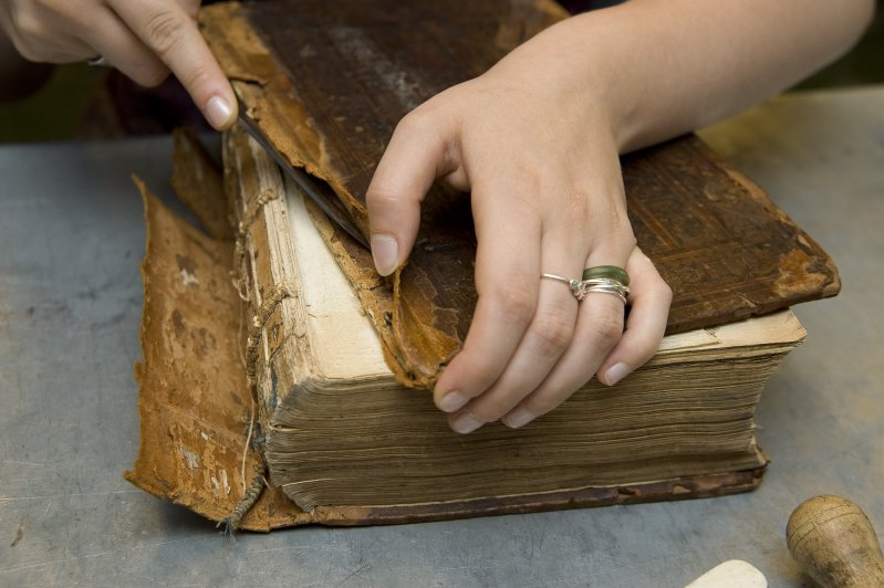 Le livre dans tous ses états: l'atelier de reliure et de restauration
