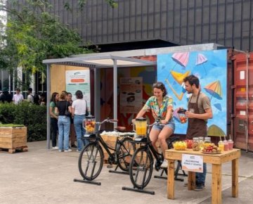 À vos pédales ! Smoothies, découvertes et fraîcheur en low-tech.