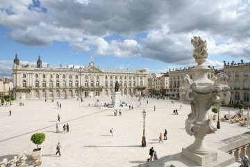 Laissez-vous guider dans un hôtel de Ville et ses espaces du XVIIIᵉ siècle