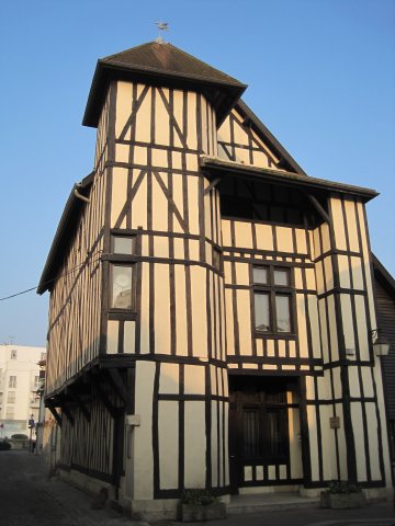 Rencontres et échanges littéraires autour d’ouvrages sur Eileen Gray à la Maison Clémangis