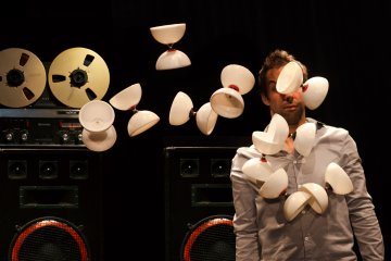 "Suite pour une porte et un soupir" de Tom Lacoste
