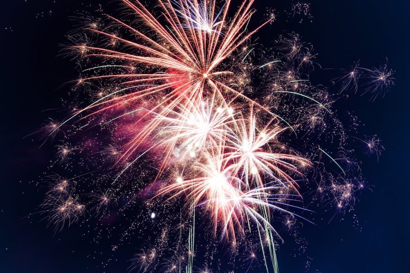 REPORTE Feu d'artifice et marché de producteurs