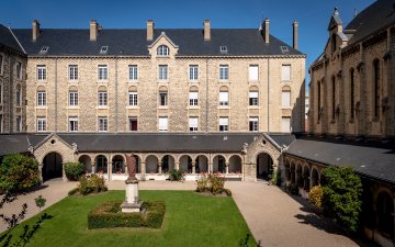 Présentation de la chaire de recherche Histoire et Patrimoine au Moyen Âge dans l'ancienne maison diocésaine Saint-Sixte