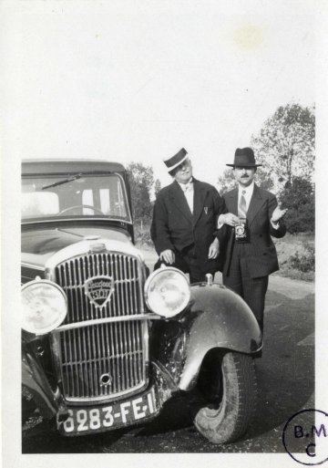 Visite libre des expositions « Chartres sur le vif, images d’une vie collective » et « Instantanés chartrains ».