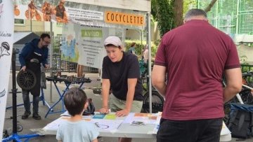 Atelier vélo : stand de sécurité routière cycliste avec la possibilité d'un test grandeur nature et atelier découverte de vélos cargos et électriques