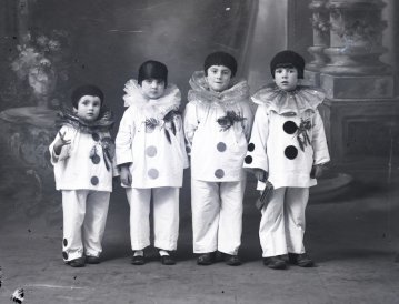 Fonds photographique Eugène Léon : démarche participative