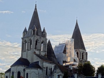 Visite guidée « La Collégiale Saint-Ours et ses restaurations : récit depuis le Moyen-Âge jusqu’en 2025 »