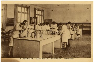 Enseigner au féminin : Histoire de l'école normale d'institutrices de La Rochelle