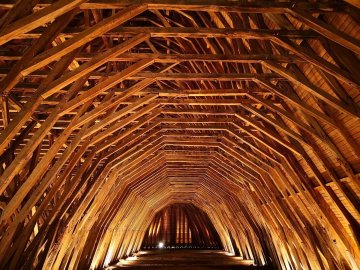 Visite guidée flash d'une charpente unique en France