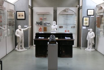 Visite guidée : Histoire du Centre National et musée Jean Jaurès de Castres, depuis sa création jusqu'à nos jours