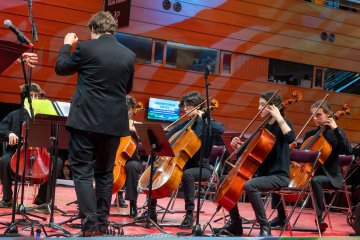 Concert de violoncelles au passage Pommeraye !