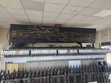 SNCF Réseau : Découvrez les postes d'aiguillage du triage de Rennes