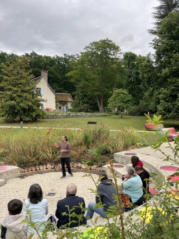 Visite et médiations autour du jardin hémicycle et de la roseraie