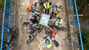 LE PLUS LONG RELAIS À VÉLO AU MONDE, POUR LE CLIMAT !
AVEC COP BIKE RIDE, VÉLO-CITÉ ET VÉLO SANTÉ