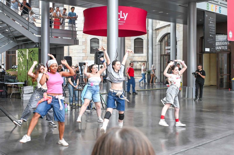 Performances du club de danse Jewel'Cly