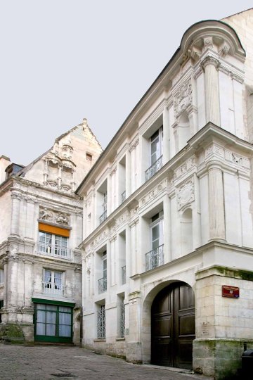 Exposition « Les Travaux de restauration de la Collégiale Saint-Ours : journal photographique »