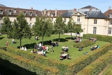 Venez déjeuner à l'École militaire de Paris