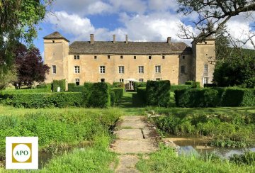 Visite guidée des extérieurs du château d'Ozenay