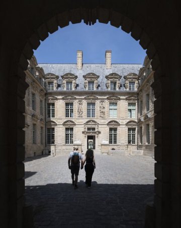 Visitez l'Hôtel de Sully