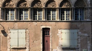 Visite libre de la maison canoniale du XIIIᵉ siècle face à la cathédrale