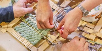 Initiation au tissage artisanal