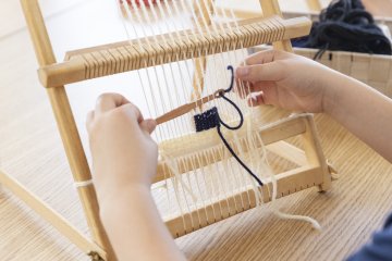 Initiation au tissage à la Manufacture nationale de la Savonnerie de Lodève