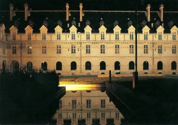 L’Hôtel de Région Grand Est à la tombée de la nuit, grand et petit séminaires de Châlons-en-Champagne