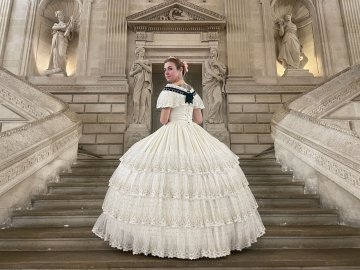 Démonstration : les danses du Second Empire reprennent vie dans la cour de l'Hôtel des douanes
