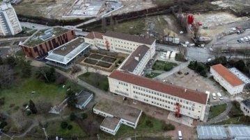 Découvrez les métiers des infrastructures ferroviaires au Campus de formation SNCF RESEAU de PARIS-NANTERRE : Caténaire / Stands Télécom