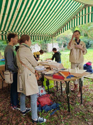 Atelier ce charpentier, atelier de stuc pierre, atelier de taille de pierre